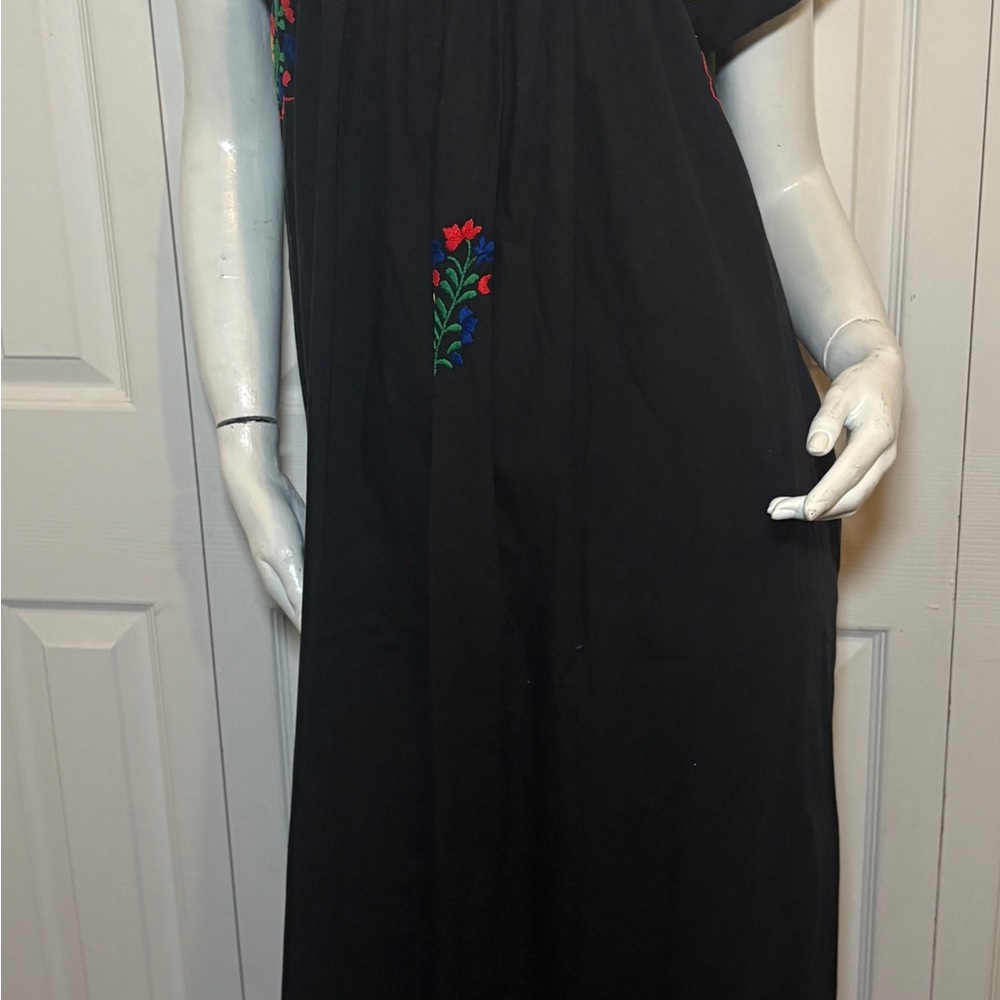 Elegant Black Maxi Dress with Floral Embroidery